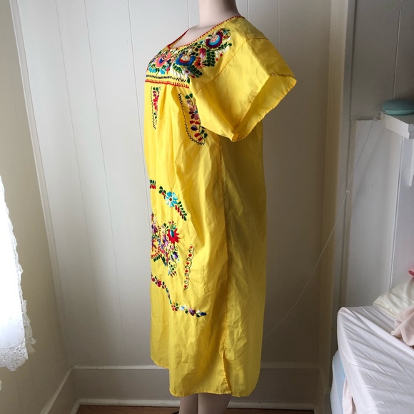 Vintage Embroidered Dress - Picture 4 of 8